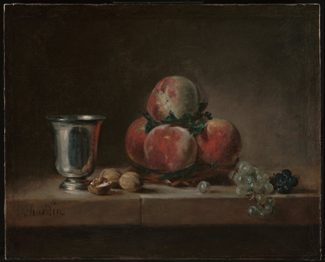 Stilleven met perziken, een zilveren bokaal, druiven en walnoten door Jean-Baptiste Simeon Chardin