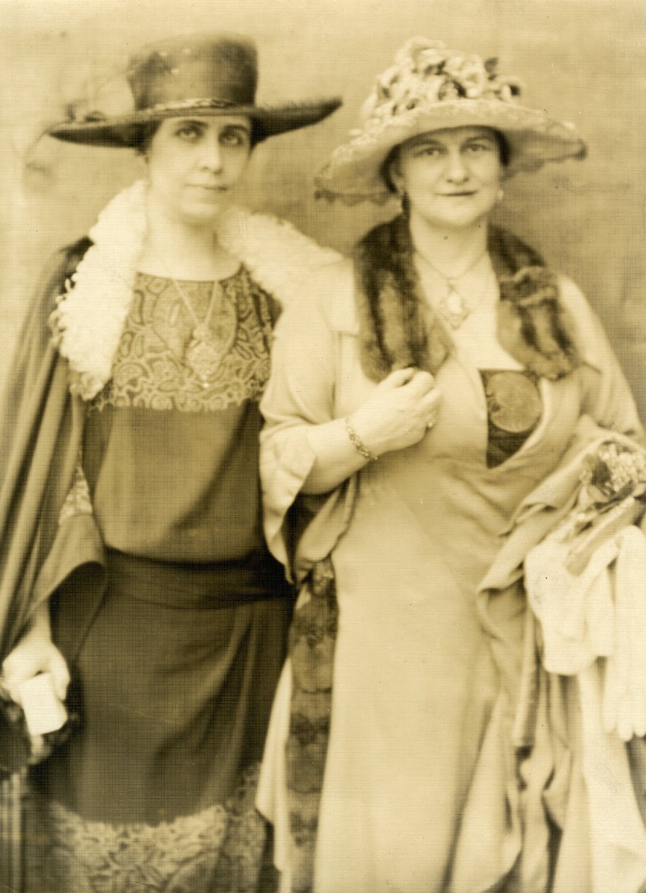 Mevrouw Coolidge en haar vriendin Frances Parkinson Keyes door Jessie Tarbox Beals