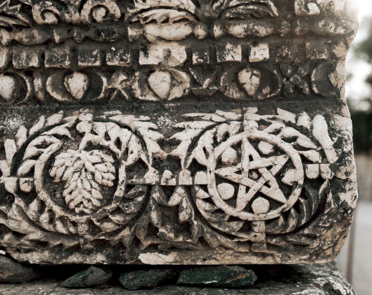 Detail van kapiteel met de Davidster, 2e-3e eeuw door Jewish School