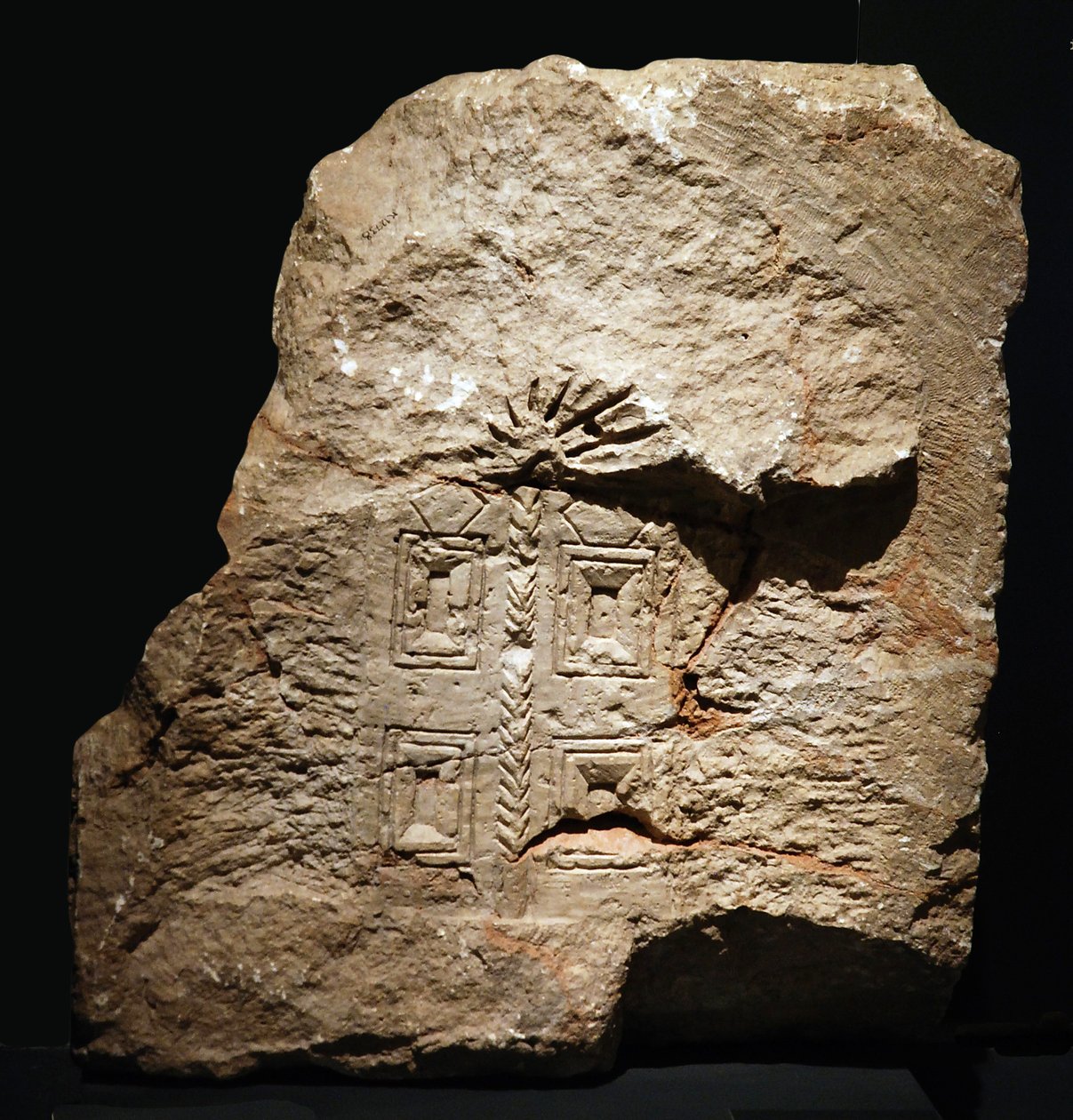 Torah Heiligdom reliëf uit Khirbet es-Samara, Samaria, c.4e eeuw AD door Jewish School