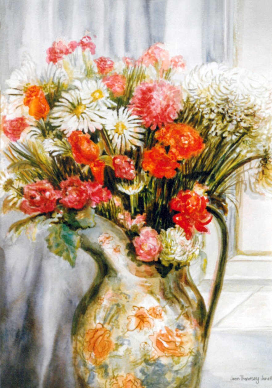 Gemengde bloemen met chrysanten in een kruik door Joan Thewsey