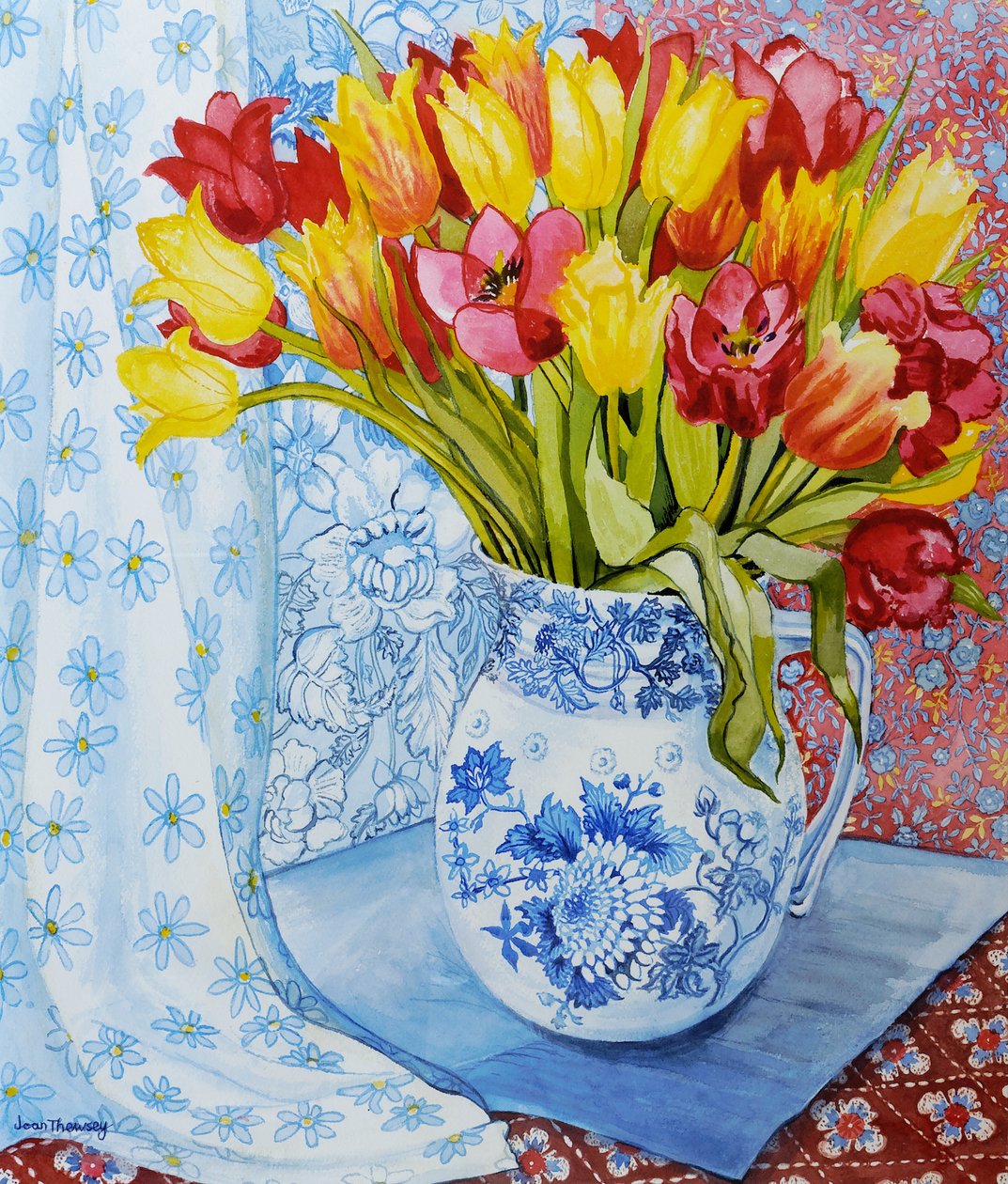 Rode en gele tulpen in een Copeland-kan door Joan Thewsey