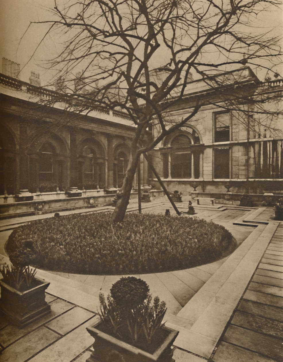 Een architectonische inspiratie: De tuinzaal in de Bank of England, ca. 1935 door Joel
