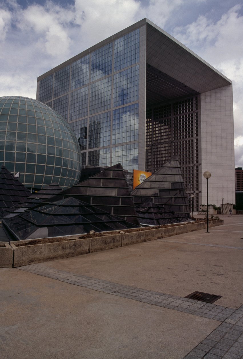 Gebouwen in de wijk La Defense, Parijs, Ile-de-France, Frankrijk, Detail door Johan Otto von & Andreu Paul (1938 2018) Spreckelsen