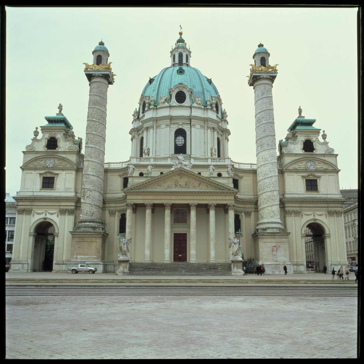 Karlskirche, gebouwd 1714-37 door Johann Bernhard Fischer von Erlach