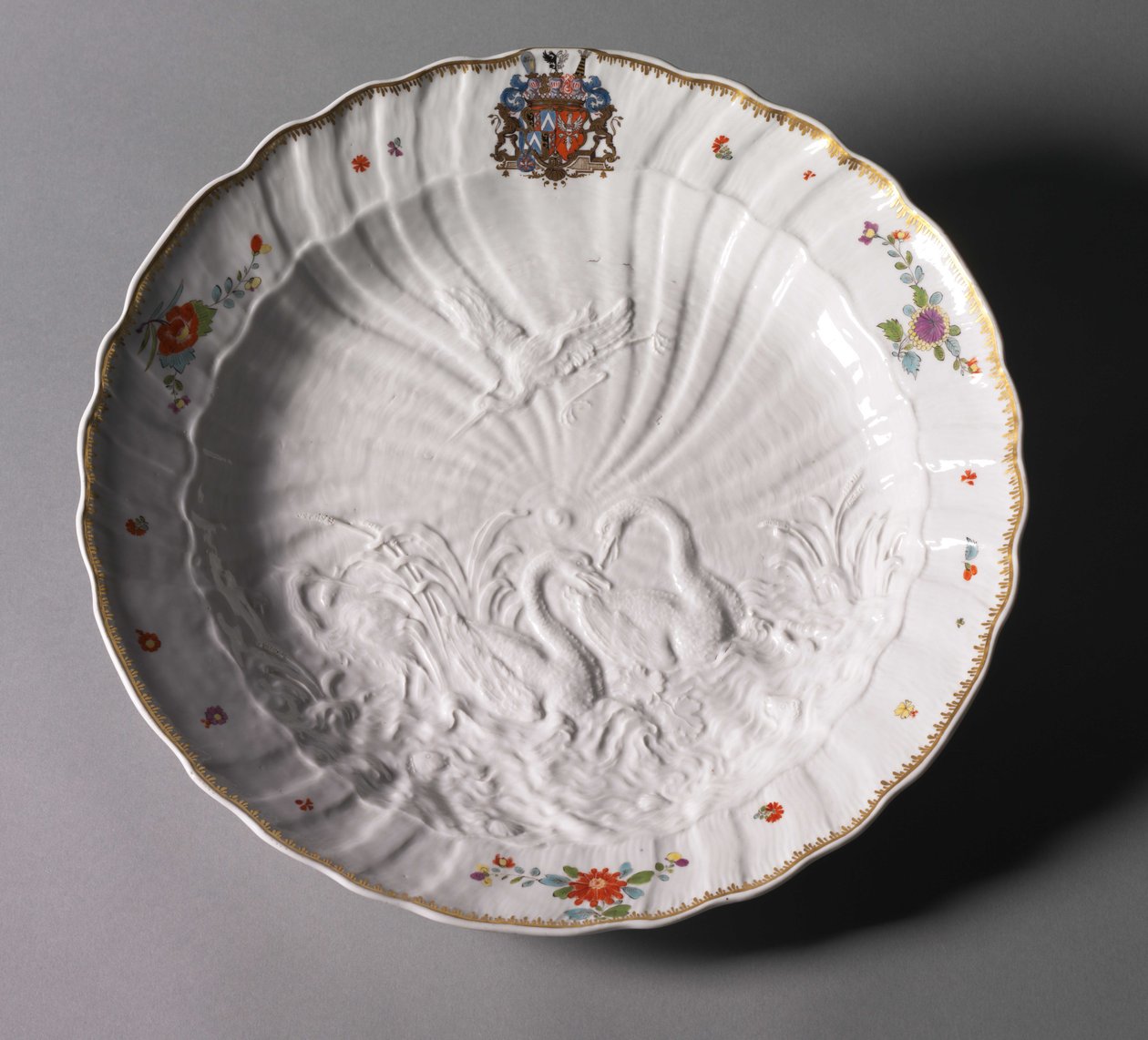Bord van de Zwanenservice, fabrikant Meissen Porselein Fabriek, Duitsland, ca. 1737-1741 door Johann Joachim (after) Kändler