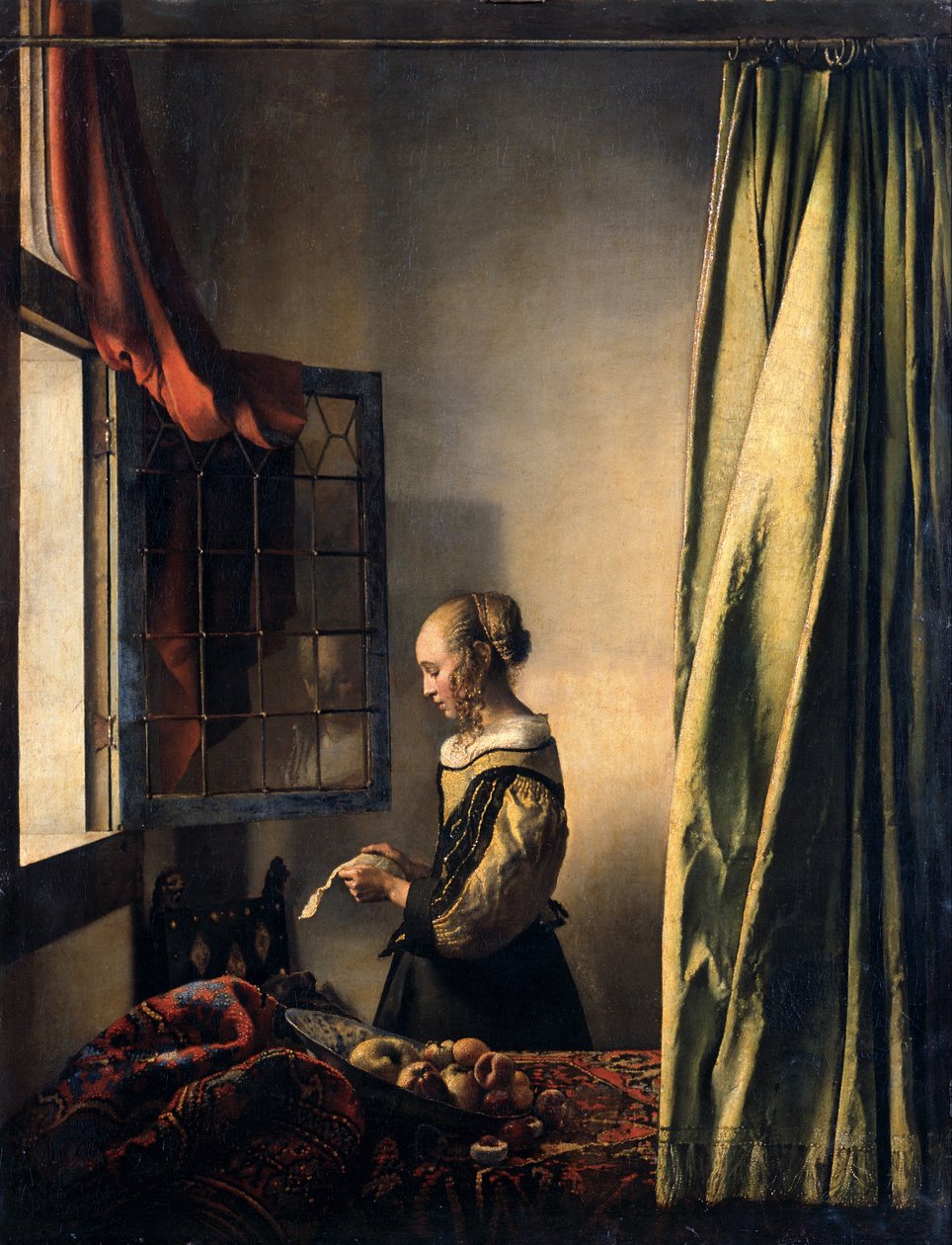 Mädchen, das einen Brief am offenen Fenster liest door Johannes Vermeer