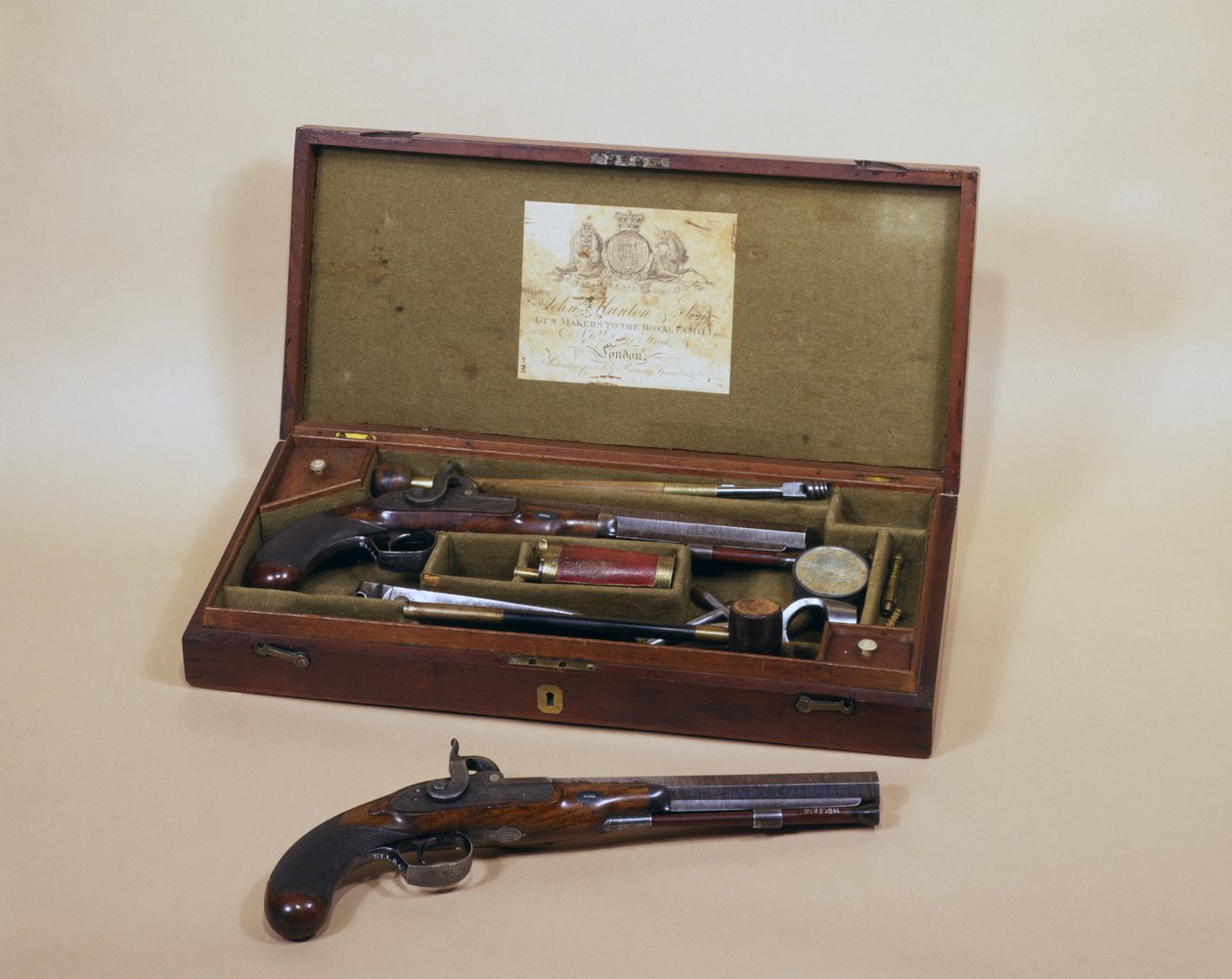 Kist met een paar percussiepistolen gemaakt door John Manton & Son, Londen, Engeland door John Manton and Son