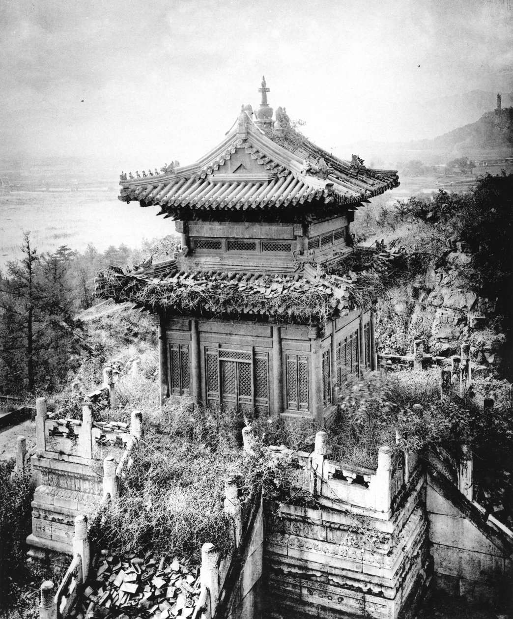 Het Baoyun Bronzen Paviljoen in het Zomerpaleis, Peking, ca. 1867-72 door John Thomson