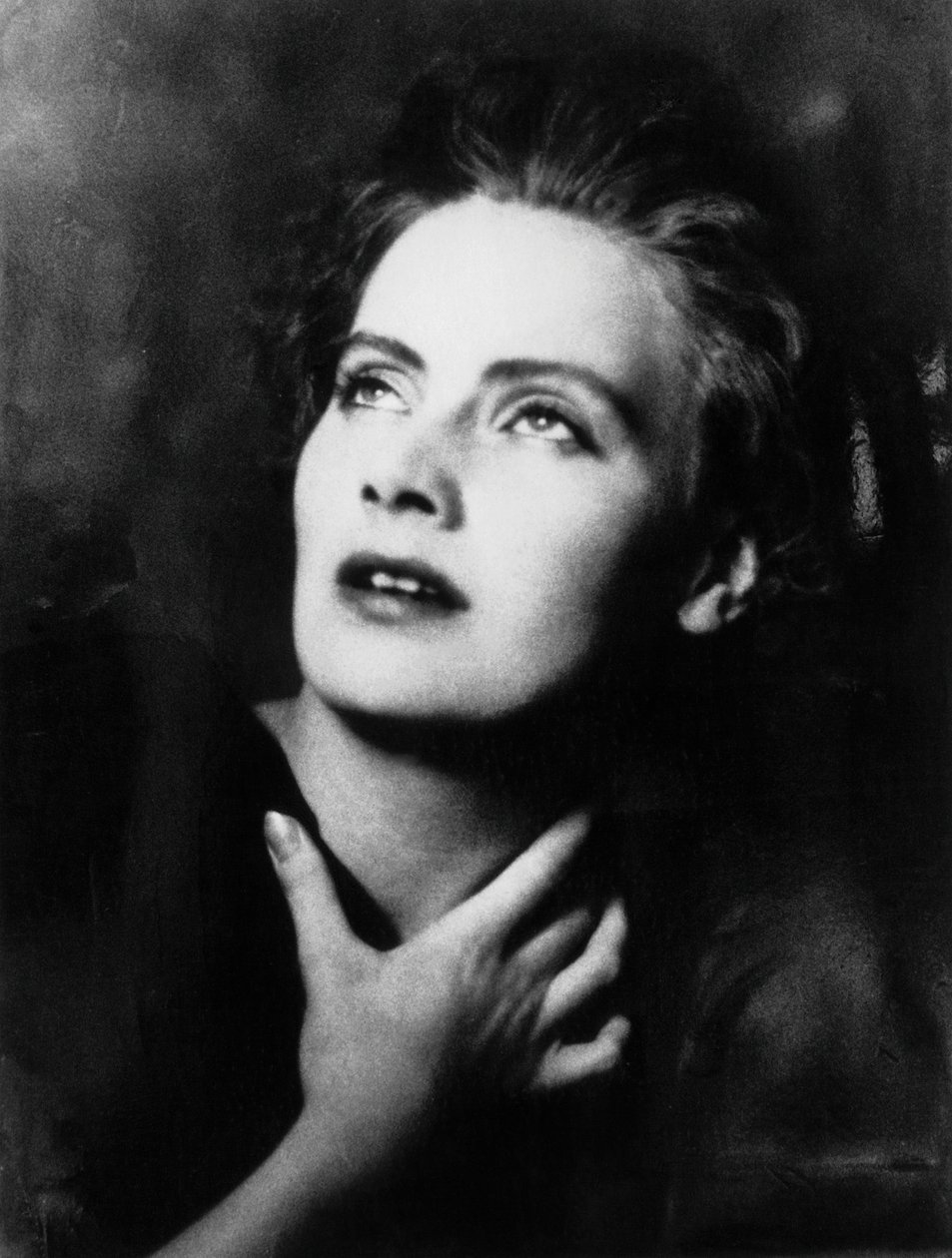 Portret van Greta Garbo, artiestennaam van Greta Lovisa Gustafsson (1905-1990), Zweedse actrice, foto door Arnold Genthe uit 1925 door Walter Charles Mills