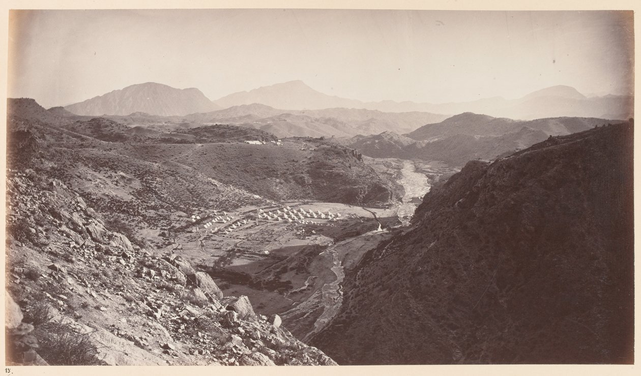 Algemeen uitzicht vanaf Ali Musjid, terugkijkend naar Peshawar, ca. 1878 door John Burke
