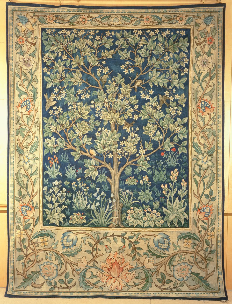 Boom Portiere wandtapijt, gemaakt voor William Morris & Co., ca. 1909 door John Henry Dearle