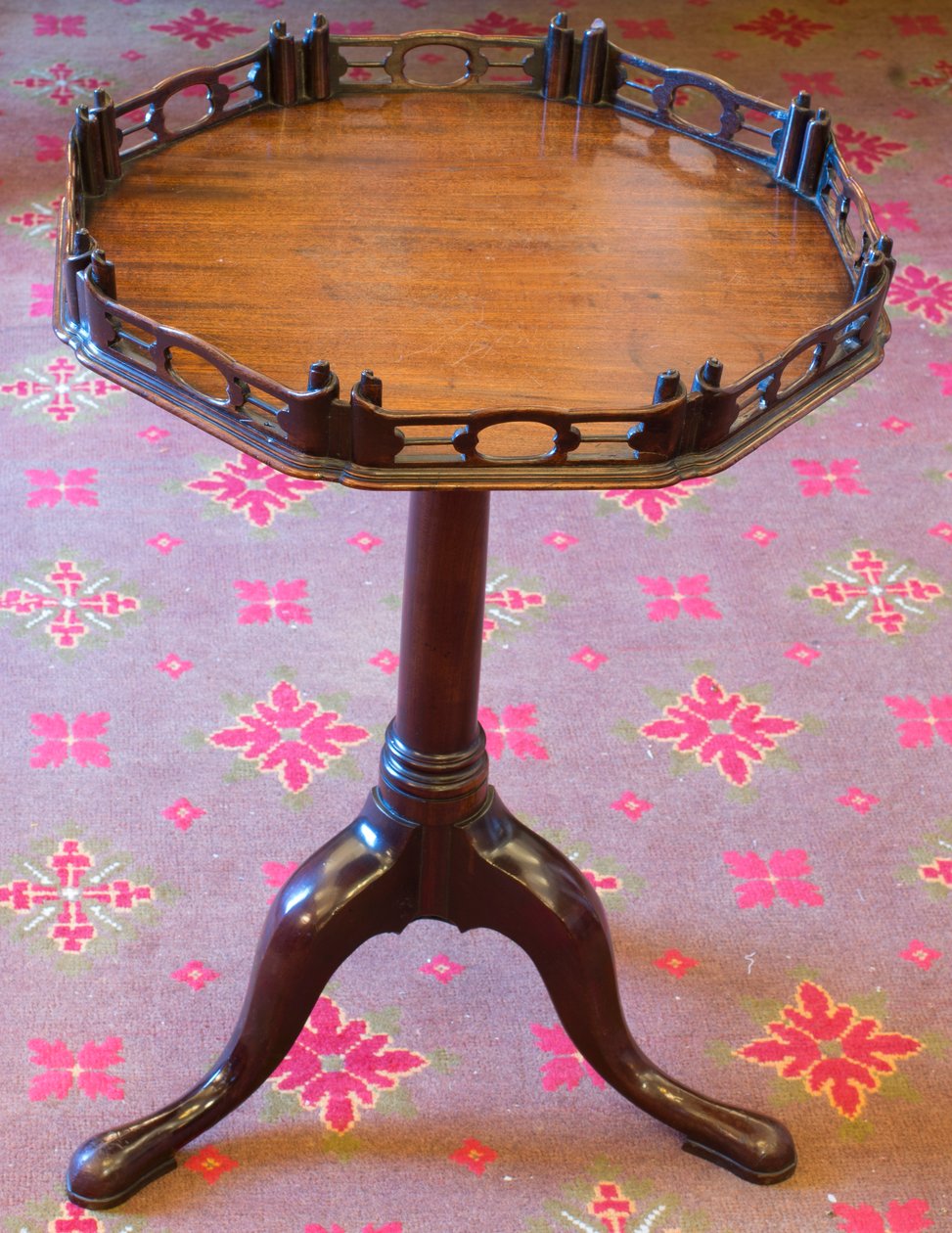 Een George III driepoottafel door John Hodson