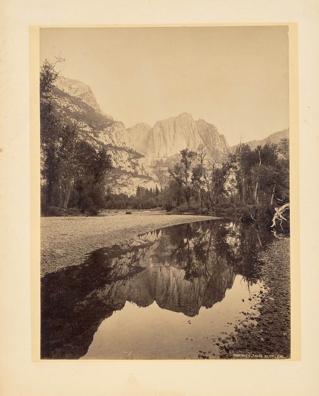 Yosemite Falls, Cliff, Californië door John K. Hillers