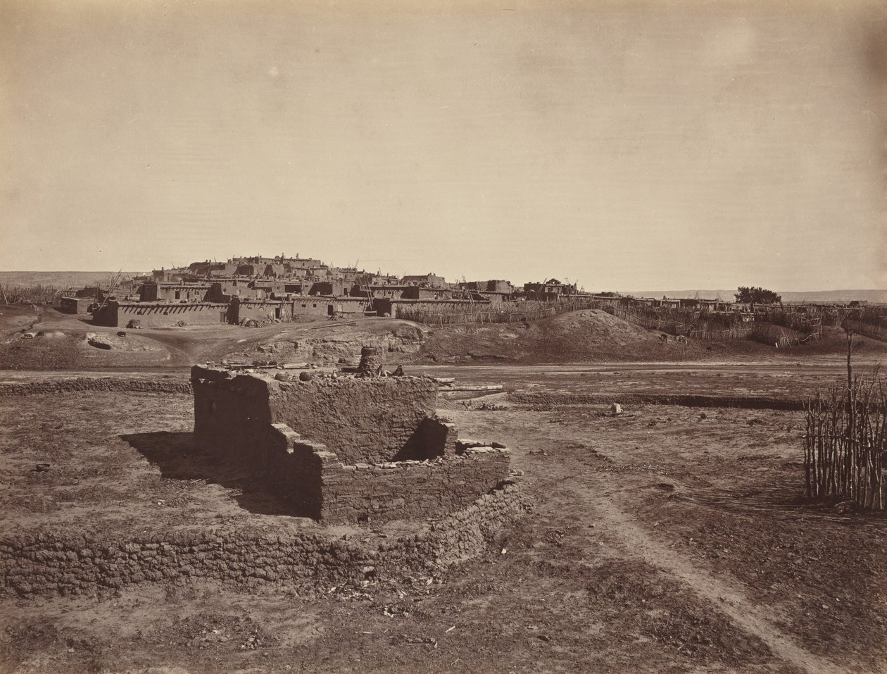 Zuni Pueblo, 1879 (foto) door John K. Hillers