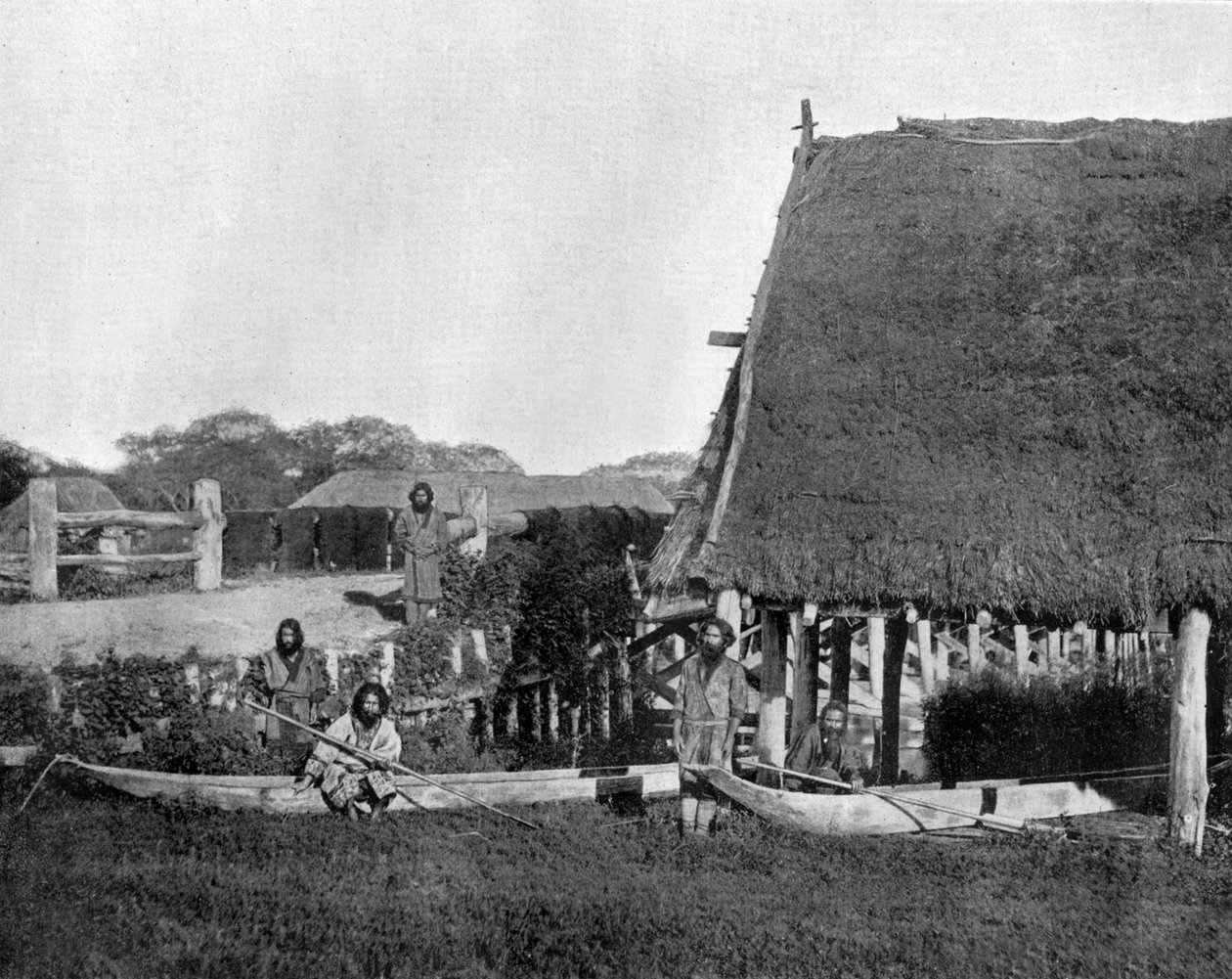 Inboorlingen van Jesso-eiland in Japan hier van Aboriginals foto door John Lawson Stoddard (1850-1931) Reiziger en Conferencier Educatieve publicatie voor -Chicago (zw/w foto) door John Lawson Stoddard