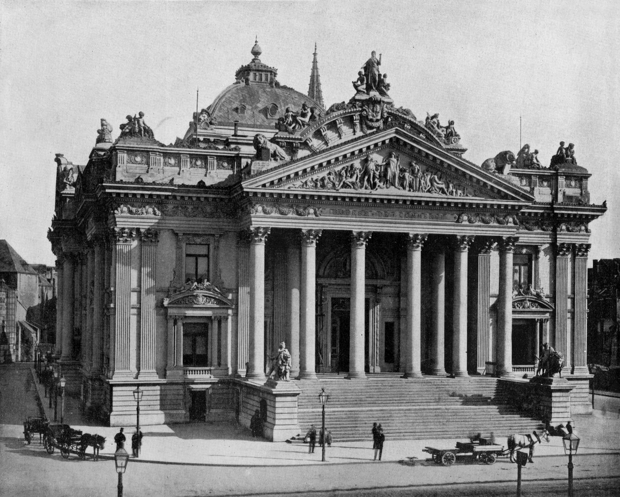 Beurs in Brussel, ca. 1900 (zw/w foto) door John Lawson Stoddard