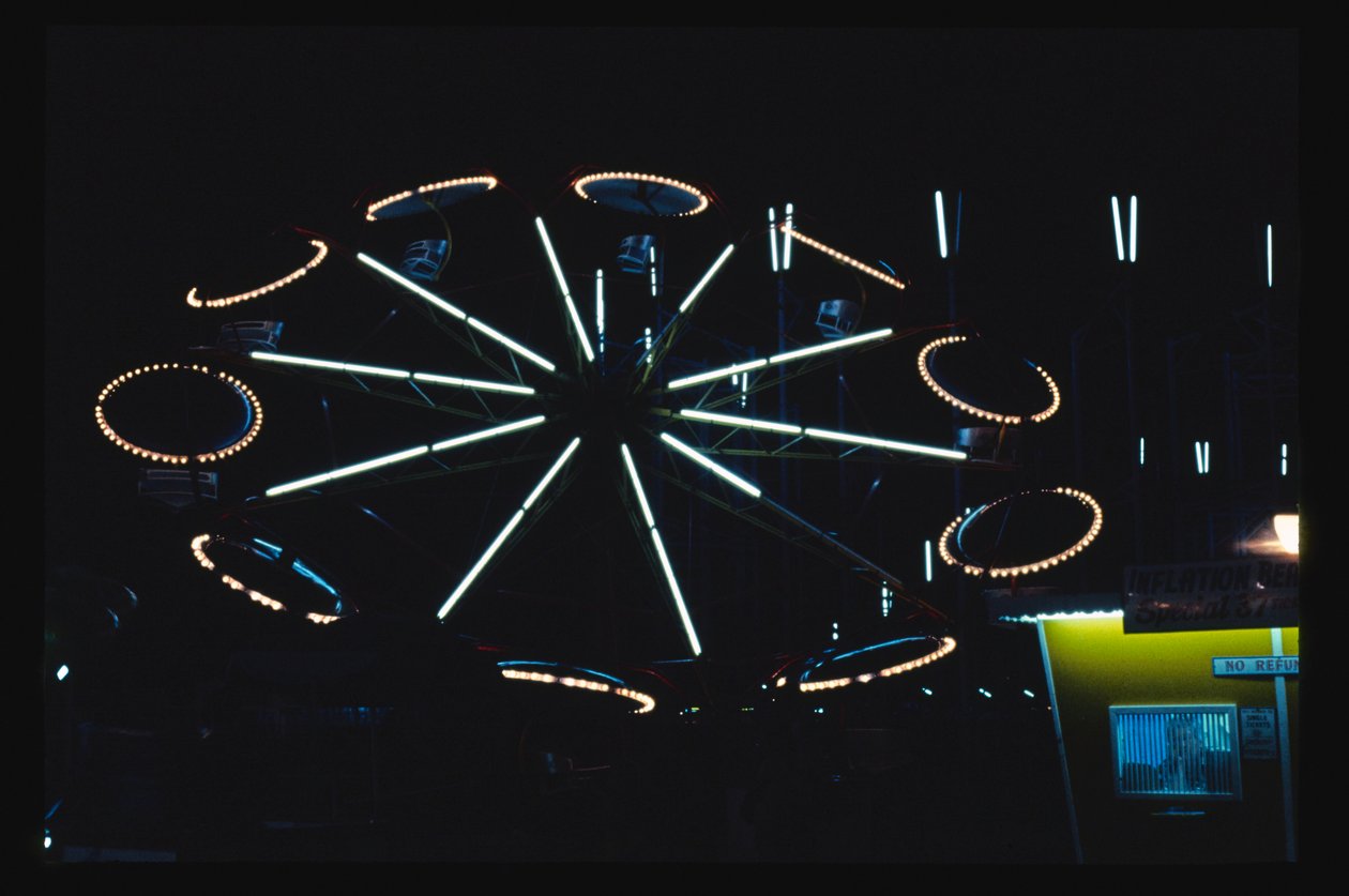 Pretparkattractie bij nacht, Atlantic City, New Jersey, Verenigde Staten door John Margolies