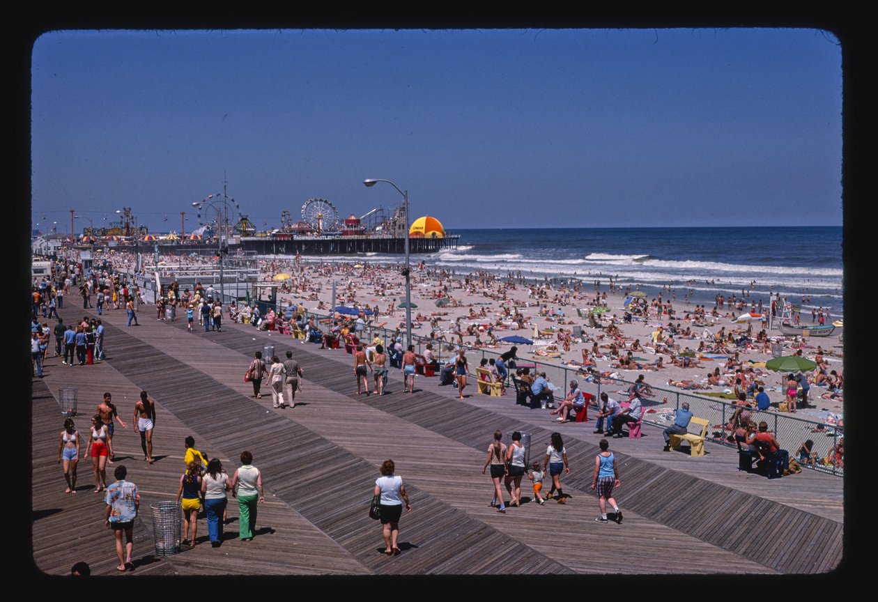 Boardwalk, strand, Casino Pier, Seaside Heights, New Jersey, Verenigde Staten door John Margolies
