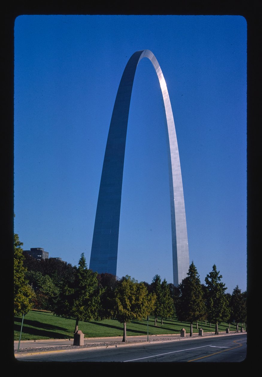Gateway Arch, Saint Louis, Missouri, VS door John Margolies