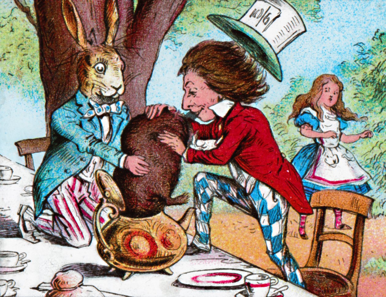 De Gekke Hoedenmaker en de Maartse Haas proberen de Zevenslaper in een theepot te stoppen, ca. 1910 door John Tenniel