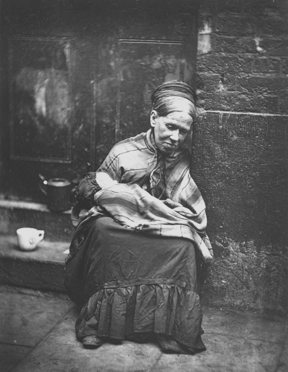 De Kruipers, uit Street Life in London, door J. Thomson en Adolphe Smith, 1877 door John Thomson