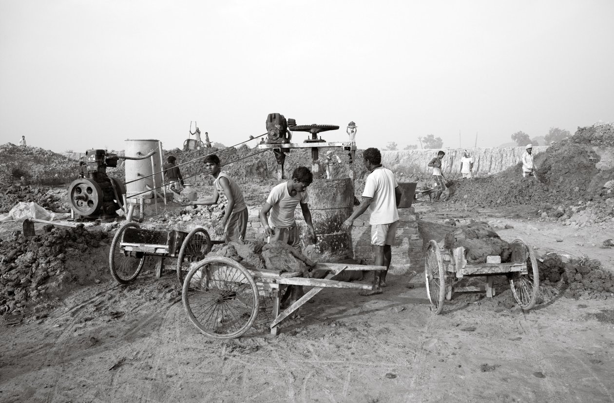 Baksteenfabrieken in Kolkata, India, 2016 (foto) door Jon Nicholson