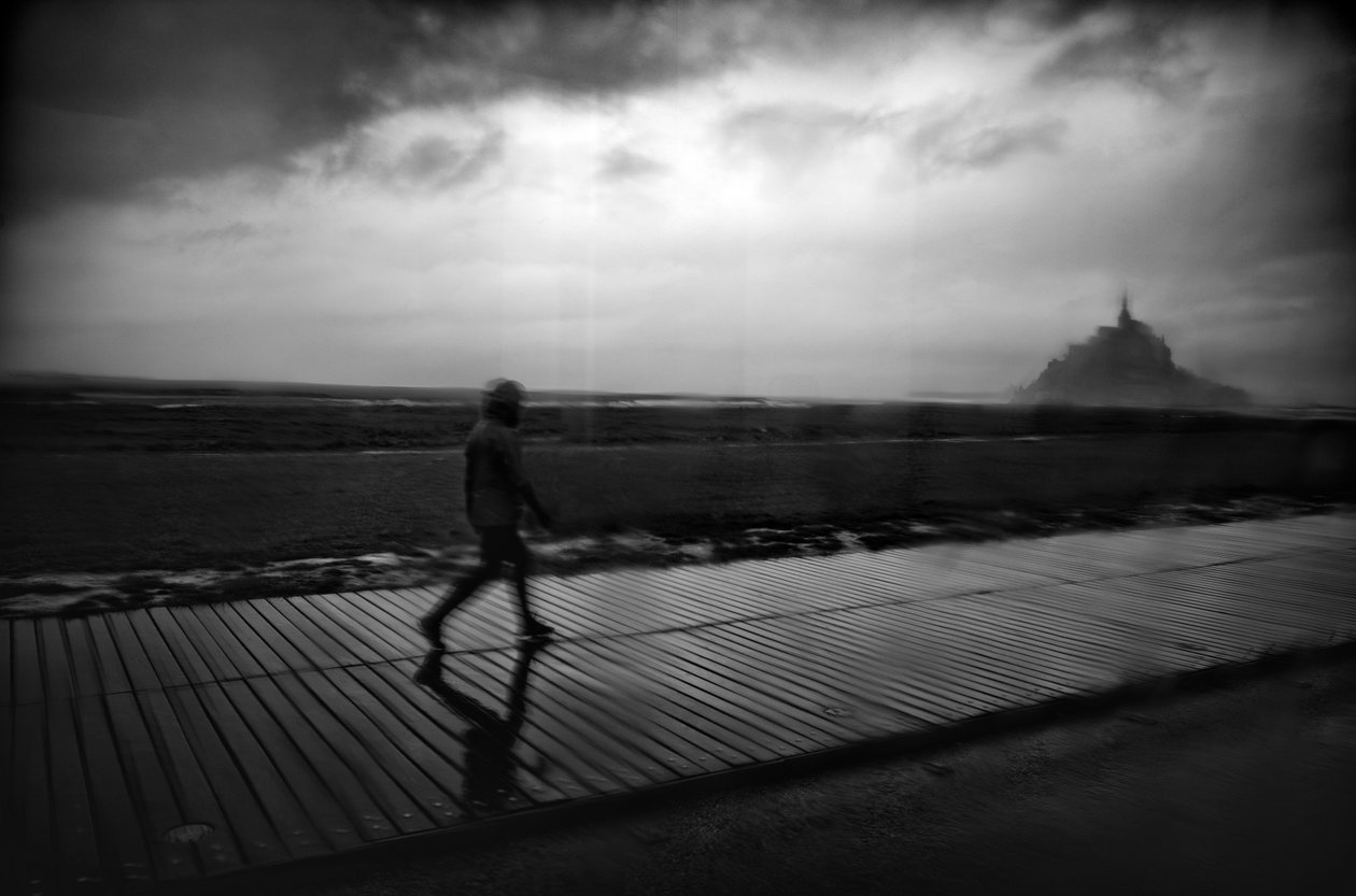 Op weg naar Mont St Michel, 2022 (foto) door Jon Nicholson