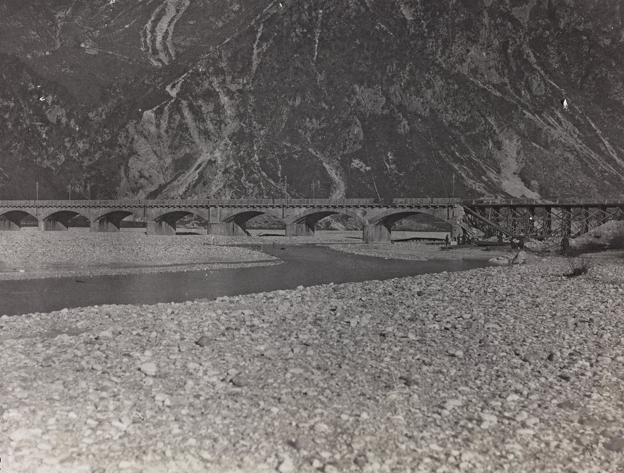 militaire brug over de Ta door Josef Zohles