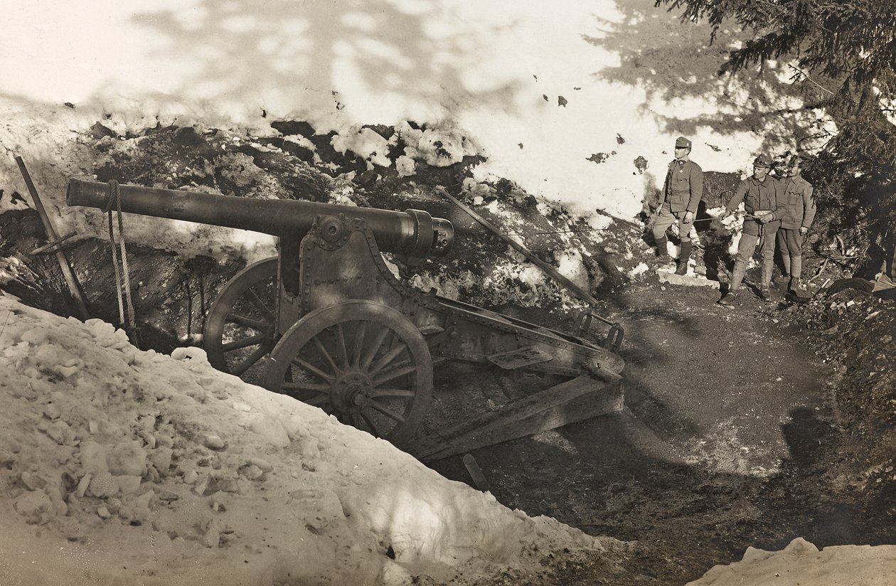 Album "Meine weltkriegs - Erinnerungen South-West Front (Karinthië, Italië, Zuid-Tirol) 31/03/1915-12/11/1918 - Josef Zohles Wenen": soldaten met kanon in Pra door Josef Zohles