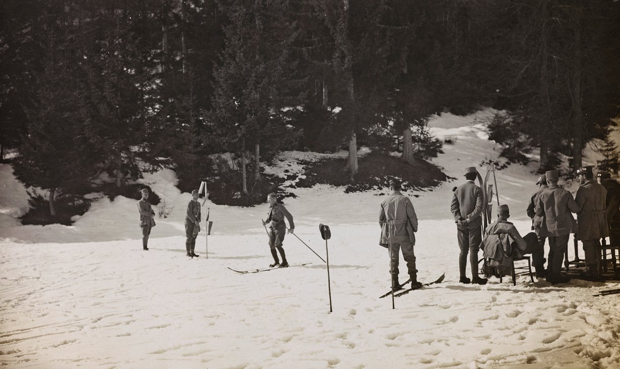 Album "Meine weltkriegs - Erinnerungen South-West Front (Karinthië, Italië, Zuid-Tirol) 31/03/1915-12/11/1918 - Josef Zohles Wenen": soldaten op ski