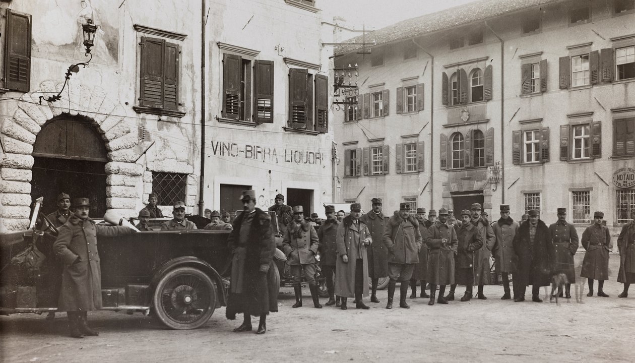 Album "Meine weltkriegs - Erinnerungen South-West Front (Karinthië, Italië, Zuid-Tirol) 31/03/1915-12/11/1918 - Josef Zohles Wien": soldaten in Tolmezzo door Josef Zohles
