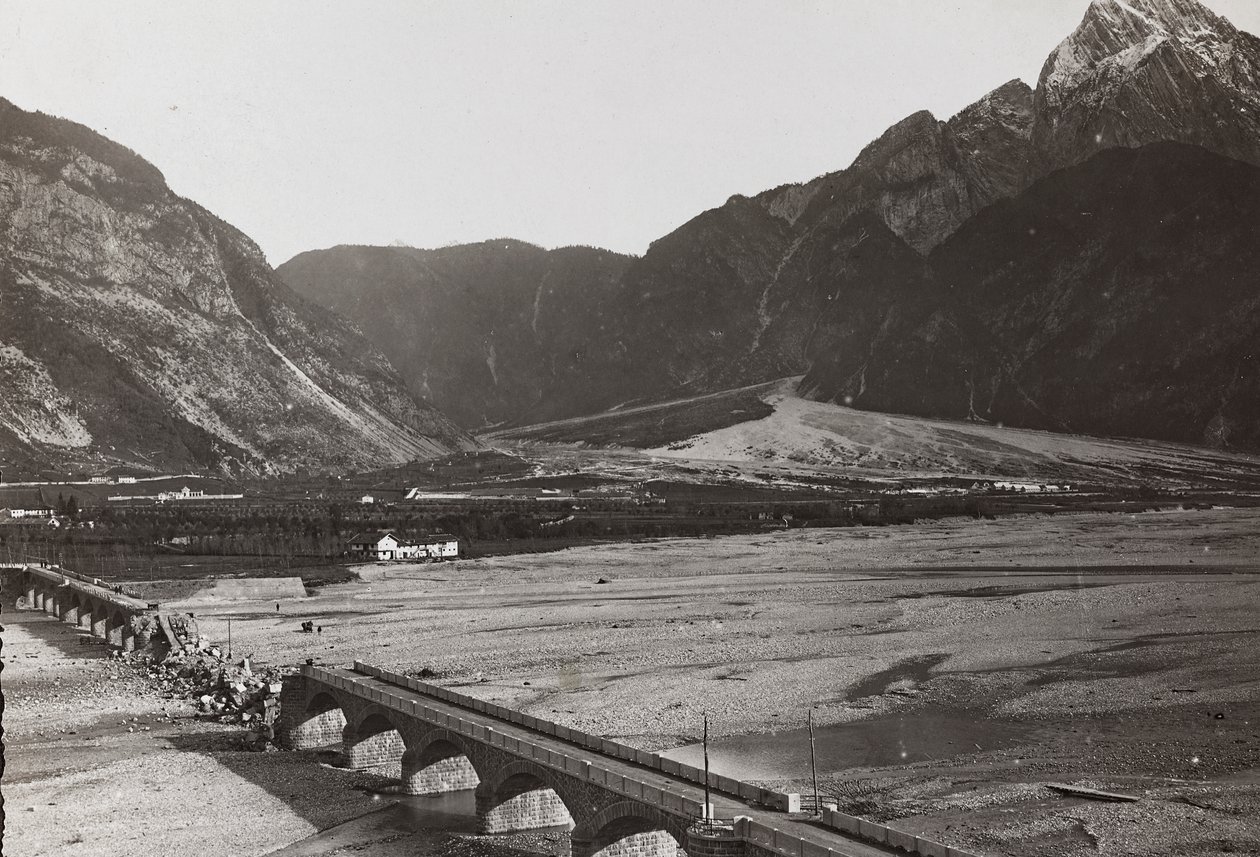 Album "Meine weltkriegs - Erinnerungen Zuidwestfront (Karinthië, Italië, Zuid-Tirol) 31/03/1915-12/11/1918 - Josef Zohles Wien": brug op Tagliamento door Josef Zohles
