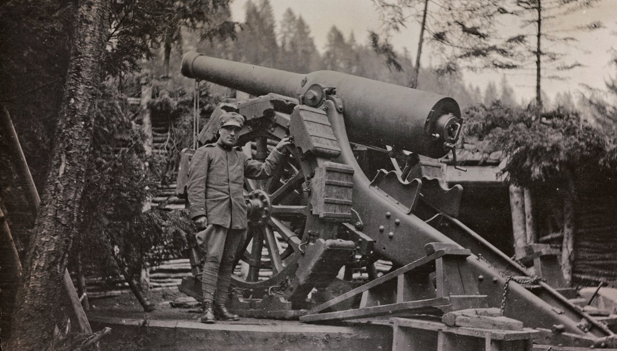 Album "Meine weltkriegs - Erinnerungen Zuidwestfront (Karinthië, Italië, Zuid-Tirol) 31/03/1915-12/11/1918 - Josef Zohles Wien": soldaat met geweer door Josef Zohles