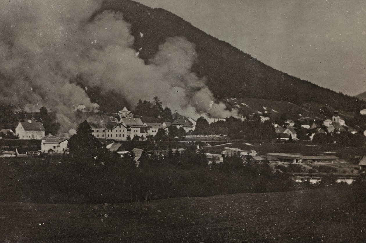 Album "Meine weltkriegs - Erinnerungen South-West Front (Karinthië, Italië, Zuid-Tirol) 31/03/1915-12/11/1918 - Josef Zohles Wien": bombardementen in Tarvisio door Josef Zohles
