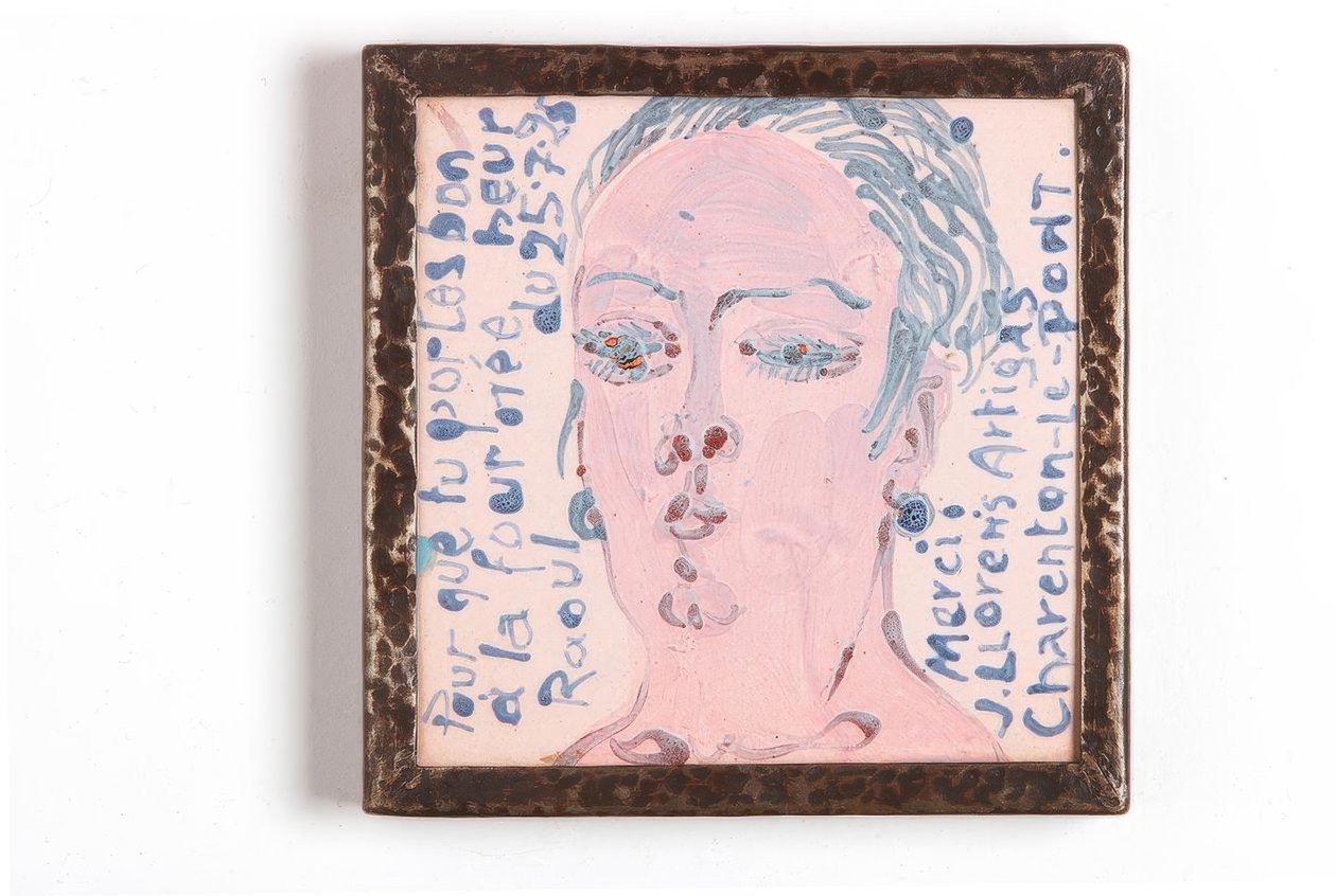 Tegel met het portret van Madame Dufy door Josep Artigas
