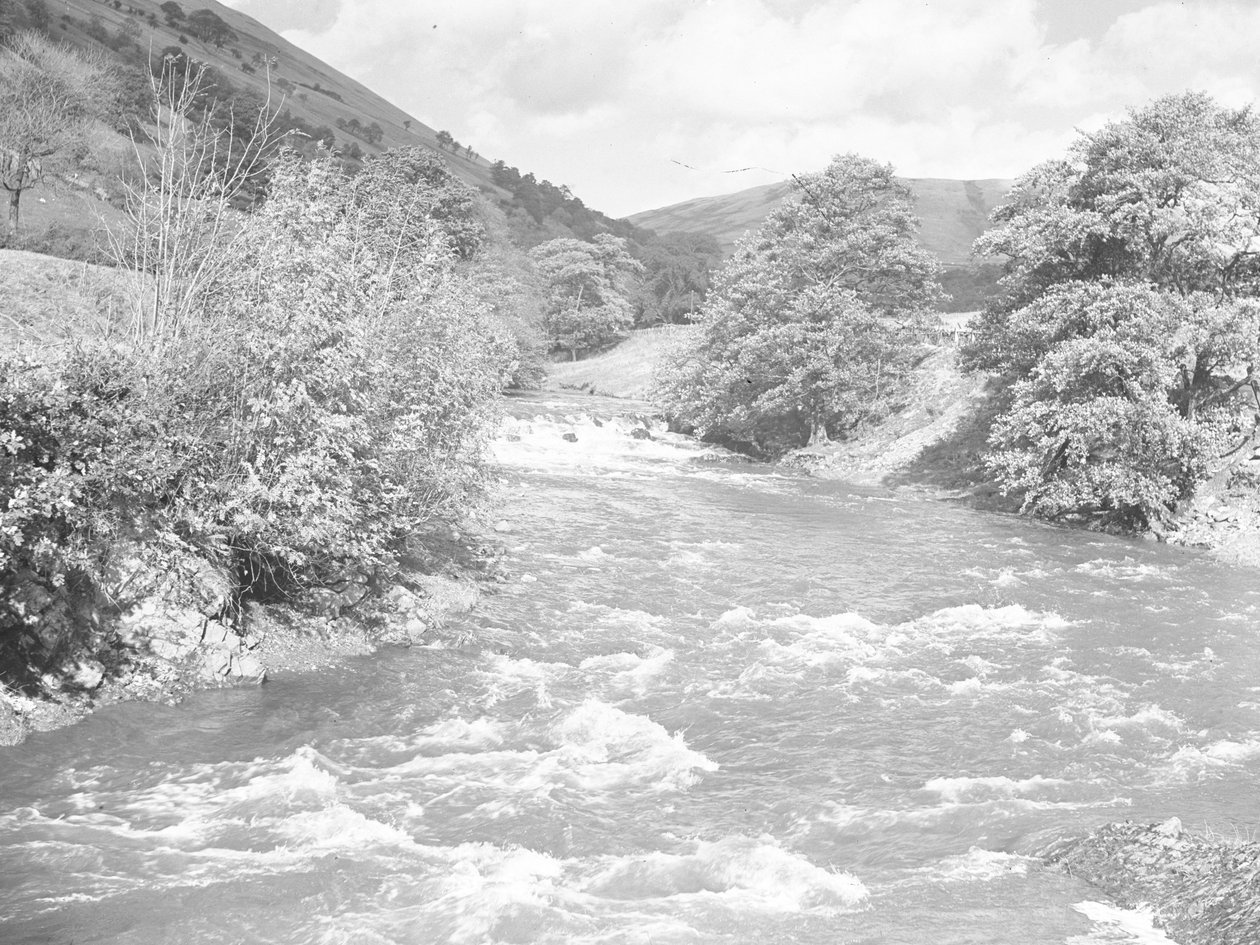 Een sterke rivier/stroom die het landschap doorsnijdt door Joseph Hardman