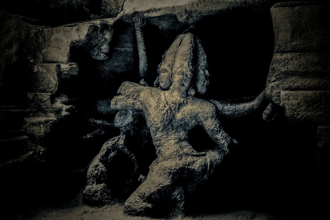 Who is this God that Rests in the Dark, 2016 (foto) door Joy Lions