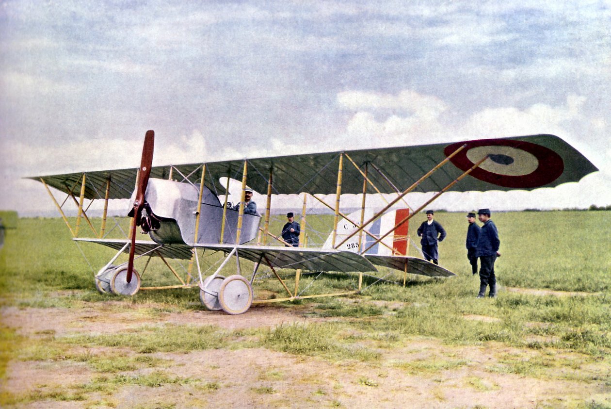 Een Nieuport 10 dubbeldekker tijdens de Slag bij de Marne ten oosten van Parijs, september 1914 door Jules Gervais-Courtellemont