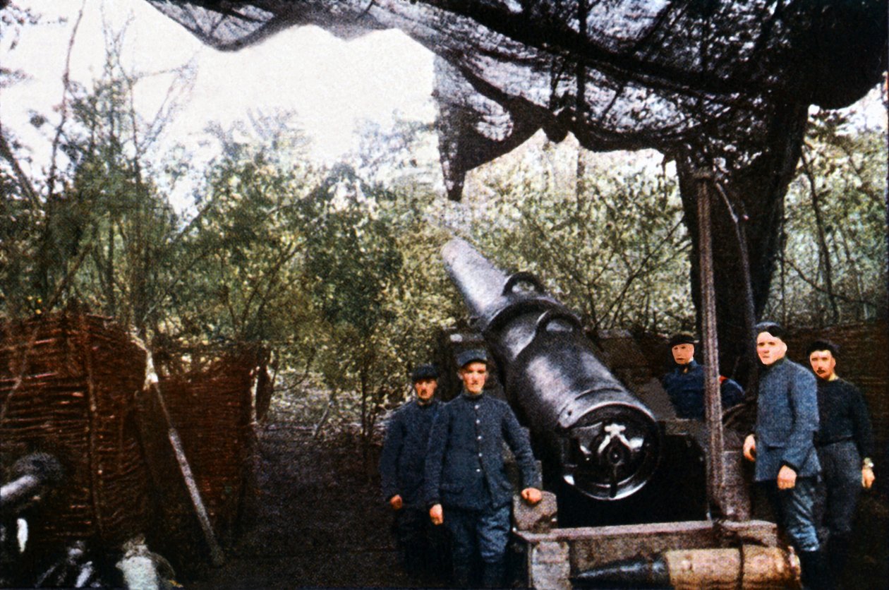 Een kanon van de Franse Marine tijdens de Slag om Verdun, september 1916 door Jules Gervais Courtellemont