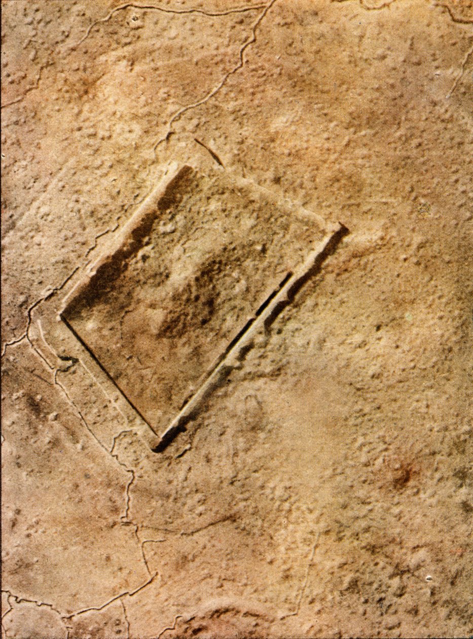 Het volledig verwoeste Fort de Vaux (luchtfoto) nabij Verdun, september 1916 door Jules Gervais Courtellemont
