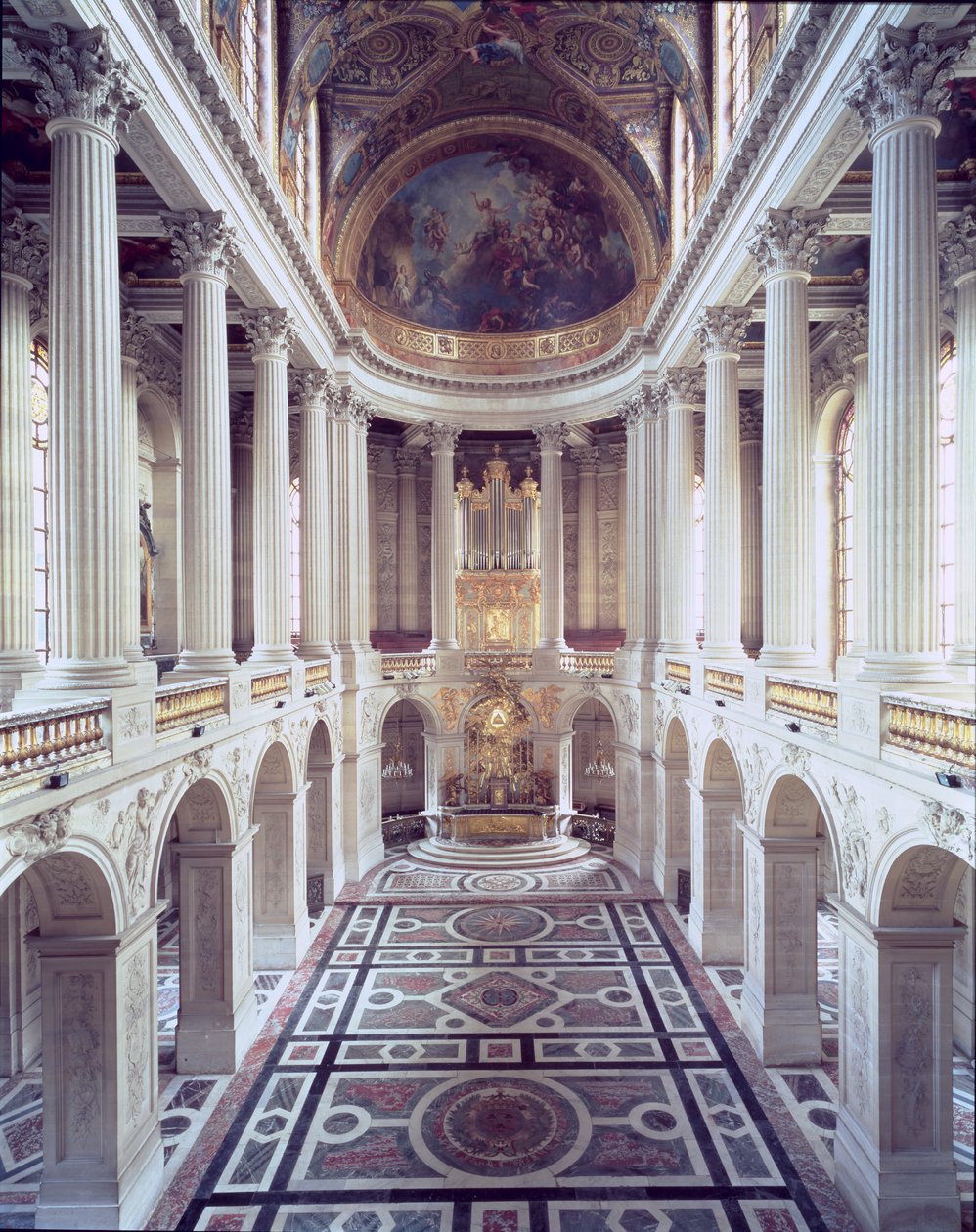 Interieur van de kapel, begonnen in 1699 en voltooid door Robert de Cotte in 1710 door Jules Hardouin Mansart
