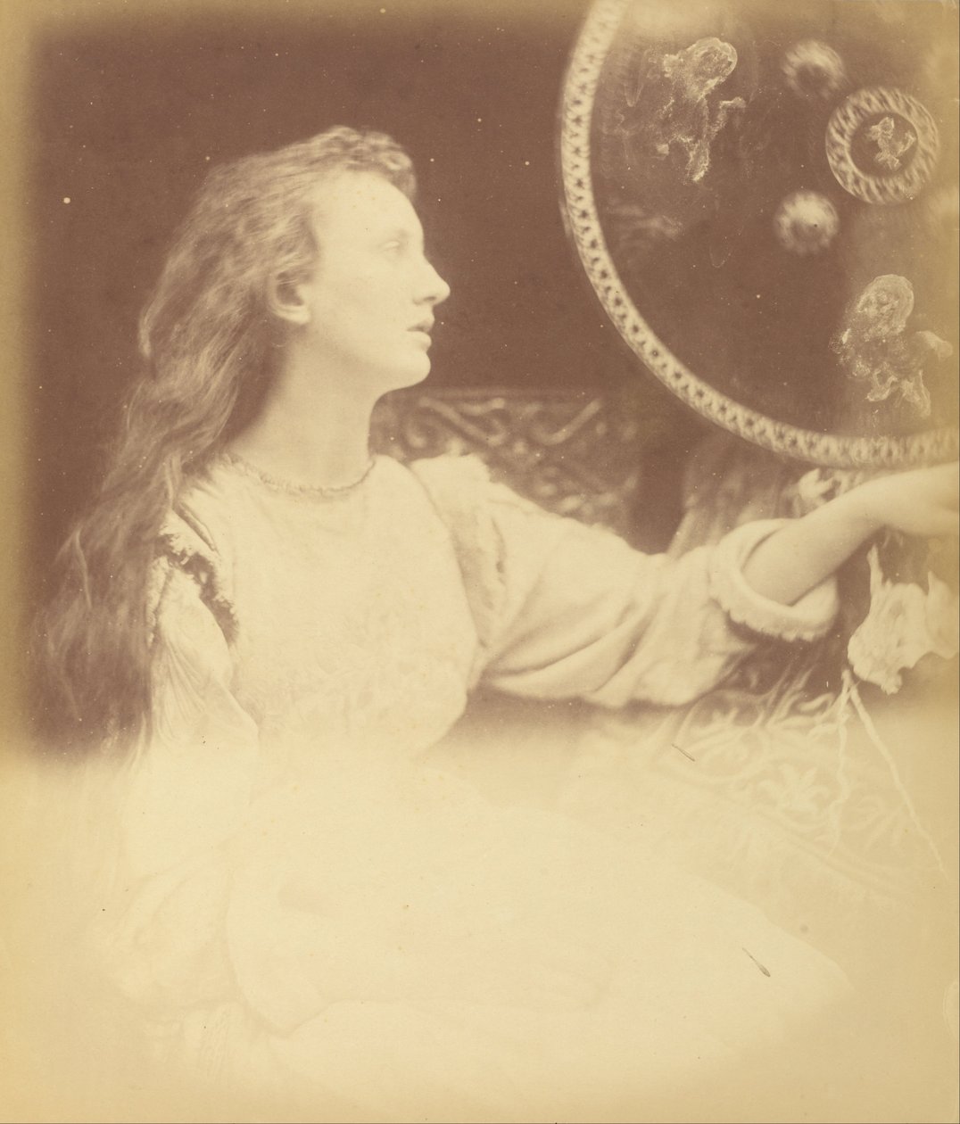Elaine "de Lelie - dienstmeid van Astolat". door Julia Margaret Cameron