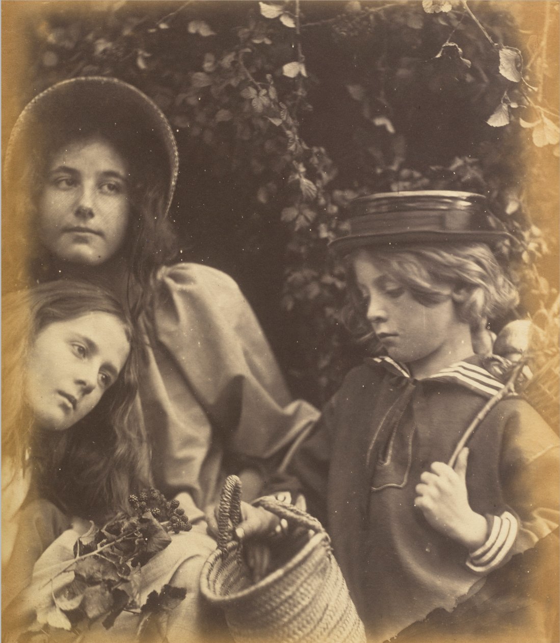 Elizabeth Keown, Kate Keown en Freddy Gould, ca. 1866-1868 (foto) door Julia Margaret Cameron