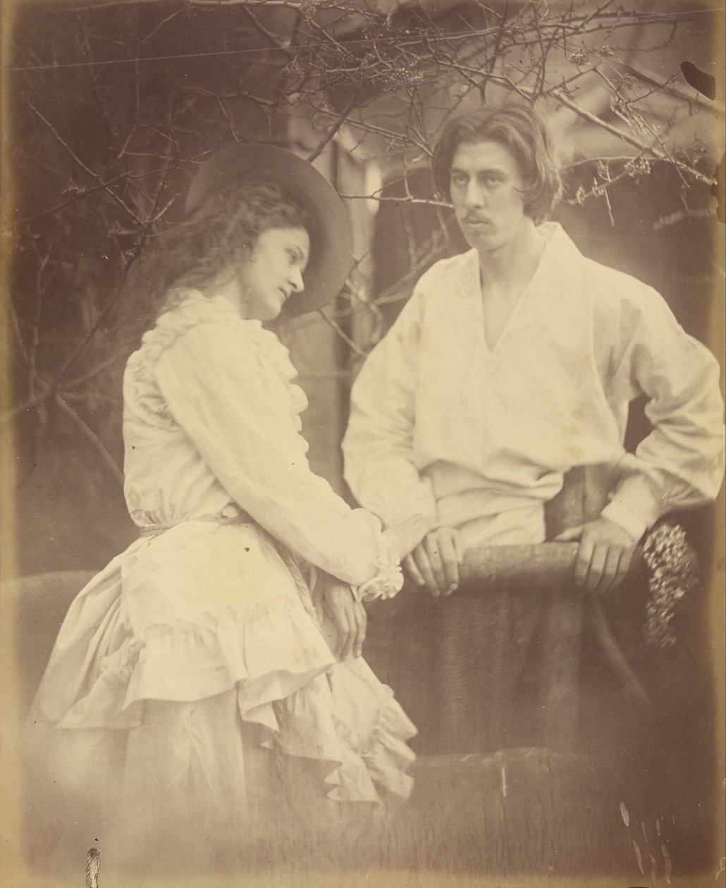 "Hij dacht aan die scherpe blik die moeder hem gisteren gaf"/"Ze noemen me wreed, het kan me niet schelen wat ze zeggen". door Julia Margaret Cameron