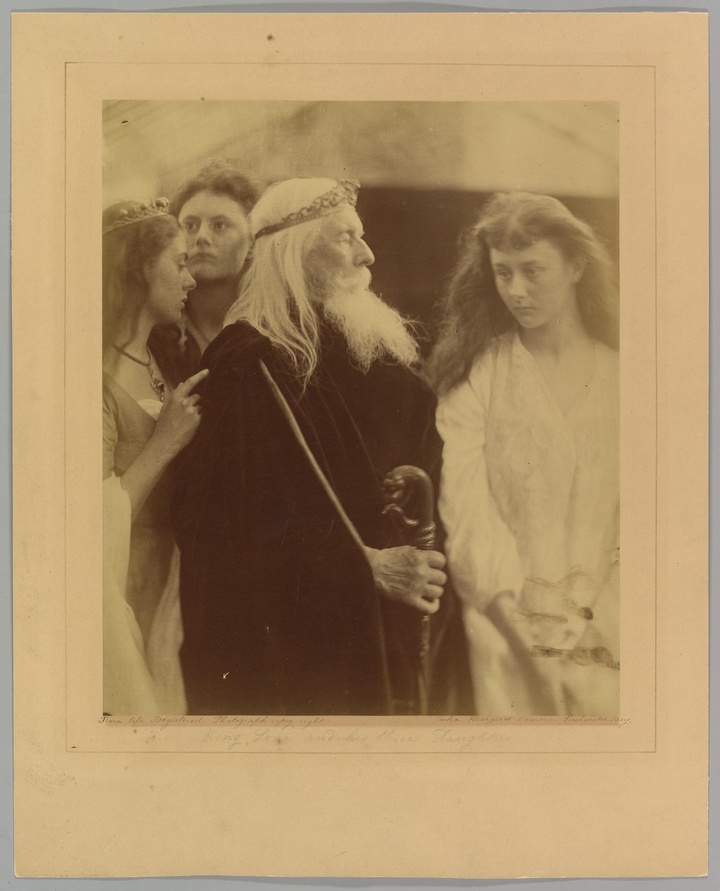 Koning Lear verdeelt zijn koninkrijk onder zijn drie dochters door Julia Margaret Cameron