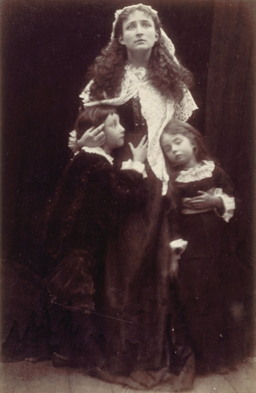 „Koningin Henrietta Maria en haar kinderen“ (Rachel en Laura Gurney) door Julia Margaret Cameron