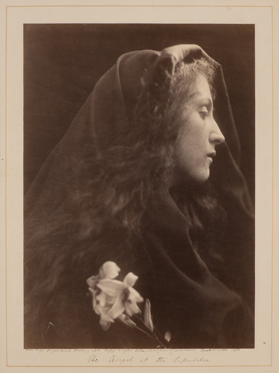 De engel bij het graf door Julia Margaret Cameron