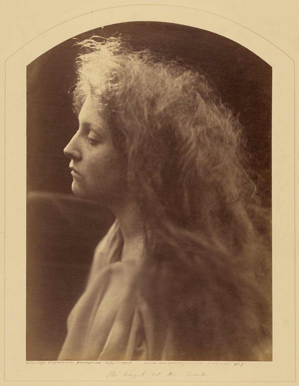 De engel bij het graf door Julia Margaret Cameron