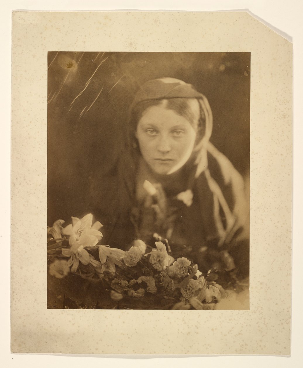 Het bloemenmeisje door Julia Margaret Cameron